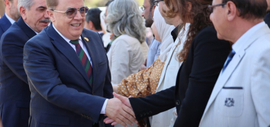 Şandeyek hikumeta demkî serdana Zanîngehê Rojava kir