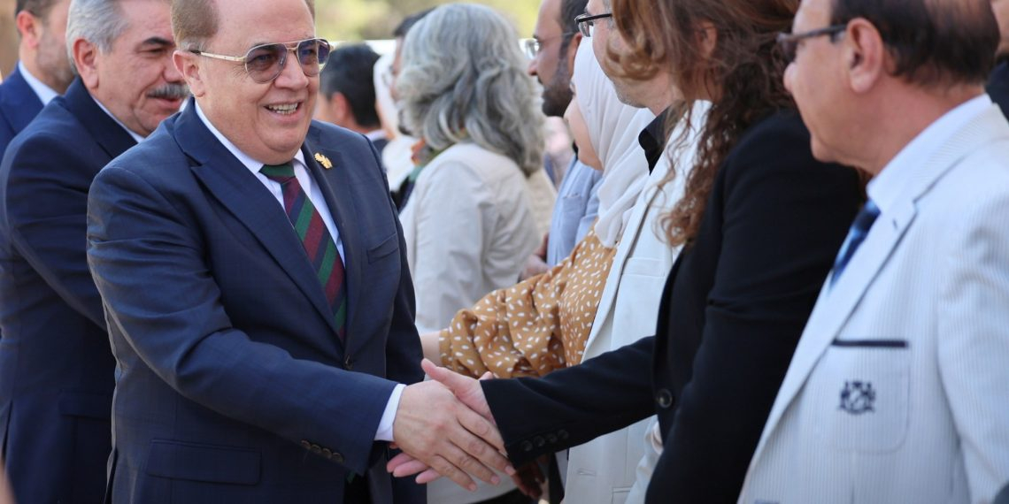 Şandeyek hikumeta demkî serdana Zanîngehê Rojava kir