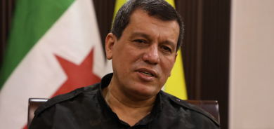 Mezlûm Ebdî sersaxî li malbatên qurbaniyên bûyera Dêrezorê kir
