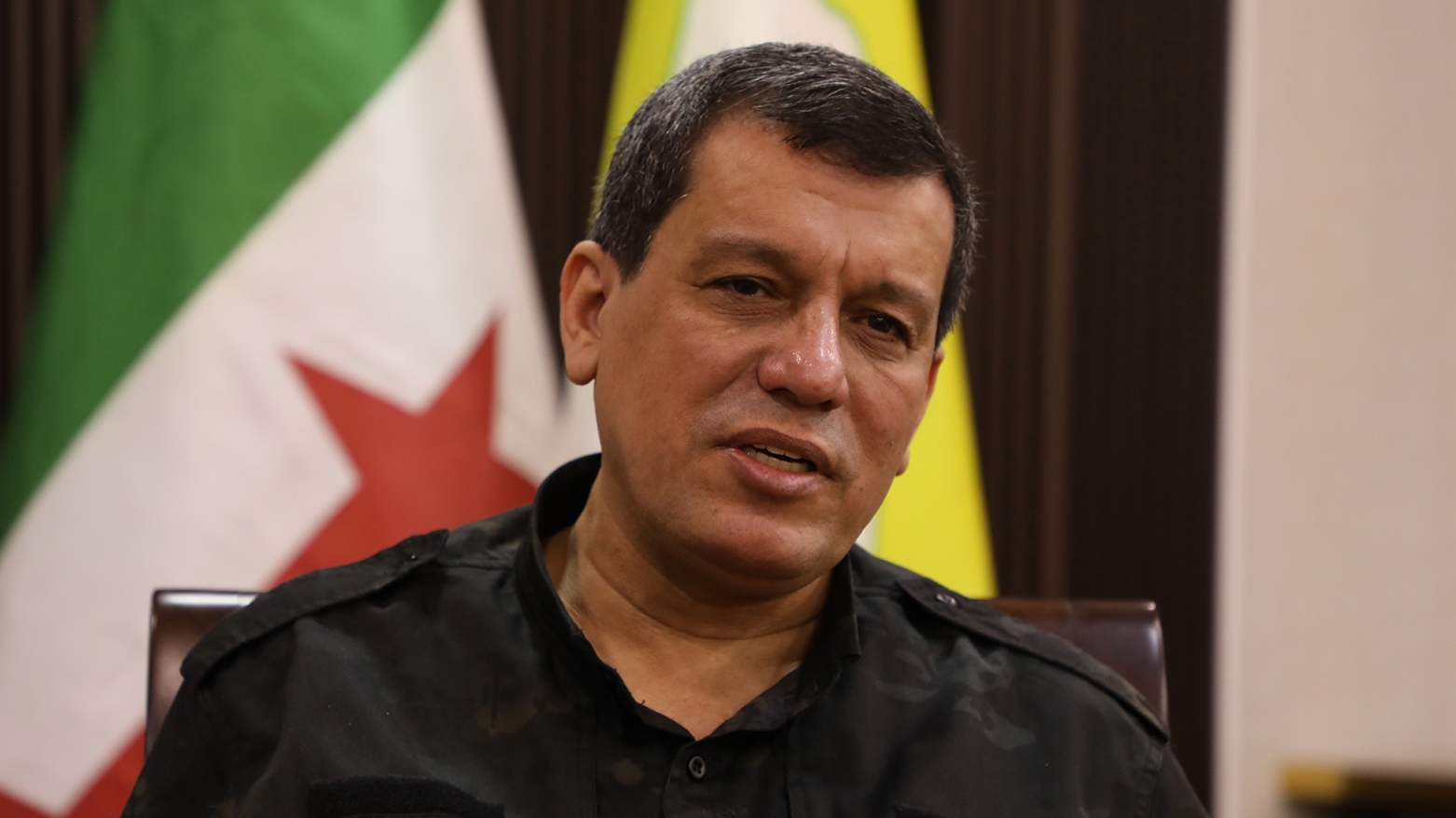 Mezlûm Ebdî sersaxî li malbatên qurbaniyên bûyera Dêrezorê kir