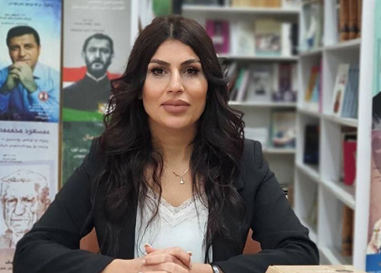 لە ژینگەی سیاسیدا   ئافرەت بۆ قارەمانبوون هەوڵدەدات نەك بن دەستبوون