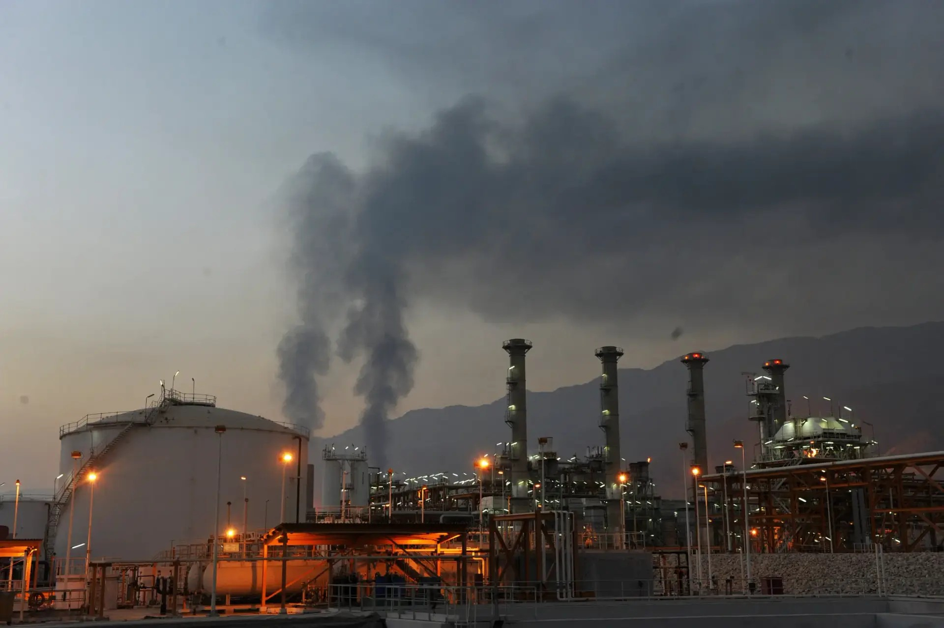 Îran: Dahata me ya petrolê di 4 mehan de bi ser 11 milyar dolaran ket