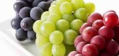 بين الأحمر والأخضر... أي نوع من العنب يمنحك فوائد صحية أكبر؟