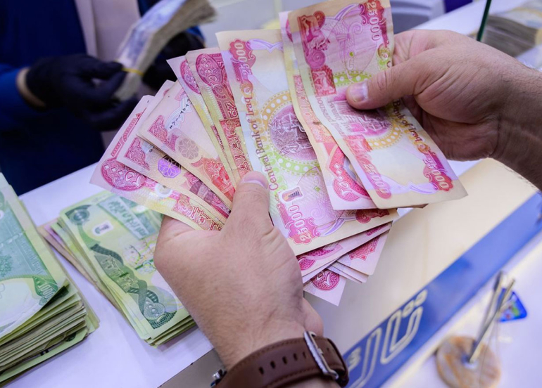 مسؤول عراقي : الرواتب ستتأخر وتأمين تدفقها مرهون بزيادة صادرات النفط