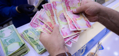 مسؤول عراقي : الرواتب ستتأخر وتأمين تدفقها مرهون بزيادة صادرات النفط