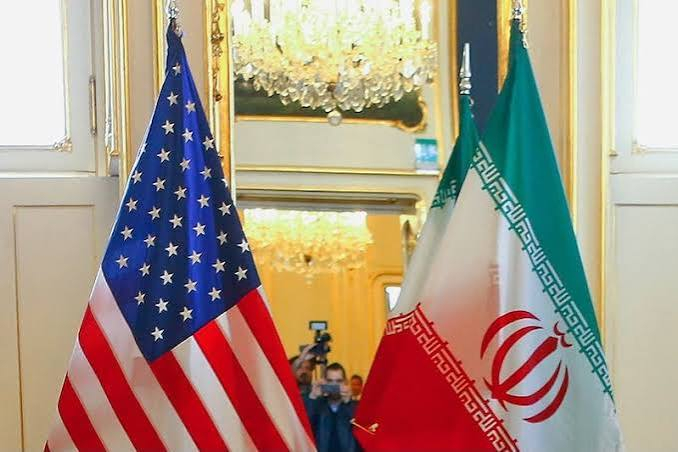 طهران تنفي التفاوض مع واشنطن وتبحث ممراً جديداً في «هرمز»