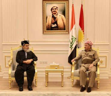 بـــاره‌گای بارزانی :  سەرۆک مەسعود بارزانی پێشوازی لە مامۆستا عەلی باپیر سەرۆکی کۆمەڵی دادگەریی کوردستان و شاندێکی یاوەری کرد.