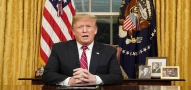 ترمب يتهم طهران بازدواجية المواقف ويتوعدها بـ«الاستسلام الكامل»