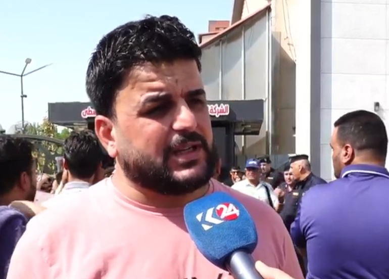 Karmendên Bexdayê li dijî derengketina mûçeyan daketin kolanan