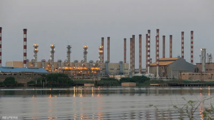 هل خذلت إيران العراق في أصعب أزماته الاقتصادية؟