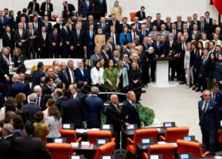 Zagon li Meclisê bi 467 dengan hat qebûlkirin