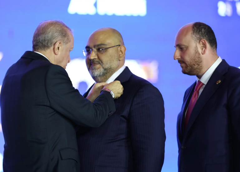 3 parlamenter û 7 şaredar tevlî AK Partiyê bûn
