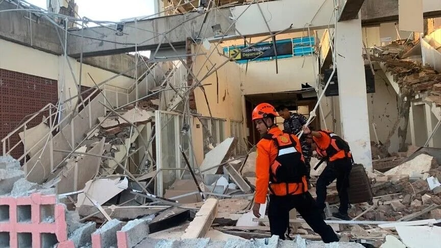 بوومەلەرزەیەک لە ئەندەنوسیا روویدا بەهۆیەوە ٦٨ کەس گیانیان لەدەستدا.