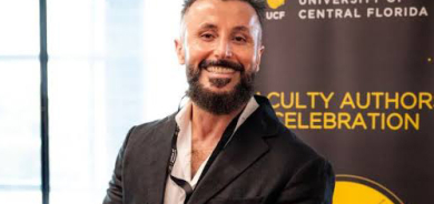 د. حەیدەر خەزری  پسپۆڕ لە بەشی زمان و ئەدەبیاتی مۆدێرن لە زانكۆی سەنتڕاڵ فلۆریدا بۆ گوڵان:     خانی داهێنانی ئەدەبی بە ناسنامەی بەكۆمەڵەوە بەستەوە و گەشەكردنی زمانی بە پاراستنی كەرامەتی گەلی كورد دانا