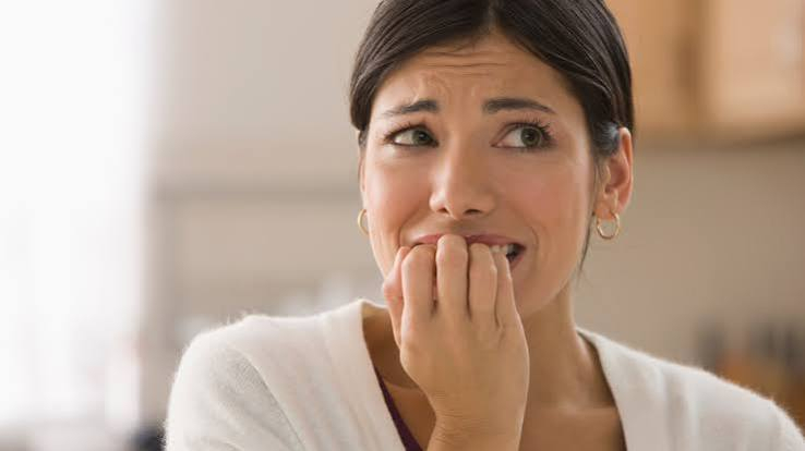 نوبة هلع مفاجئة... 7 أعراض قد تشعر بها