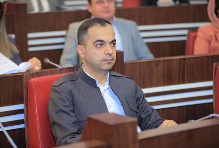 برلماني سابق: الرواتب تأخرت بعد تسليم النفط وأزمة البنزين انتقلت إلى بغداد
