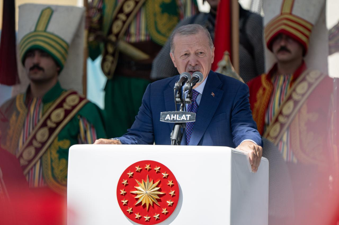 Erdogan: Hûn nikarin rê li ber biratiya Tirk, Kurd û Ereban bigirin