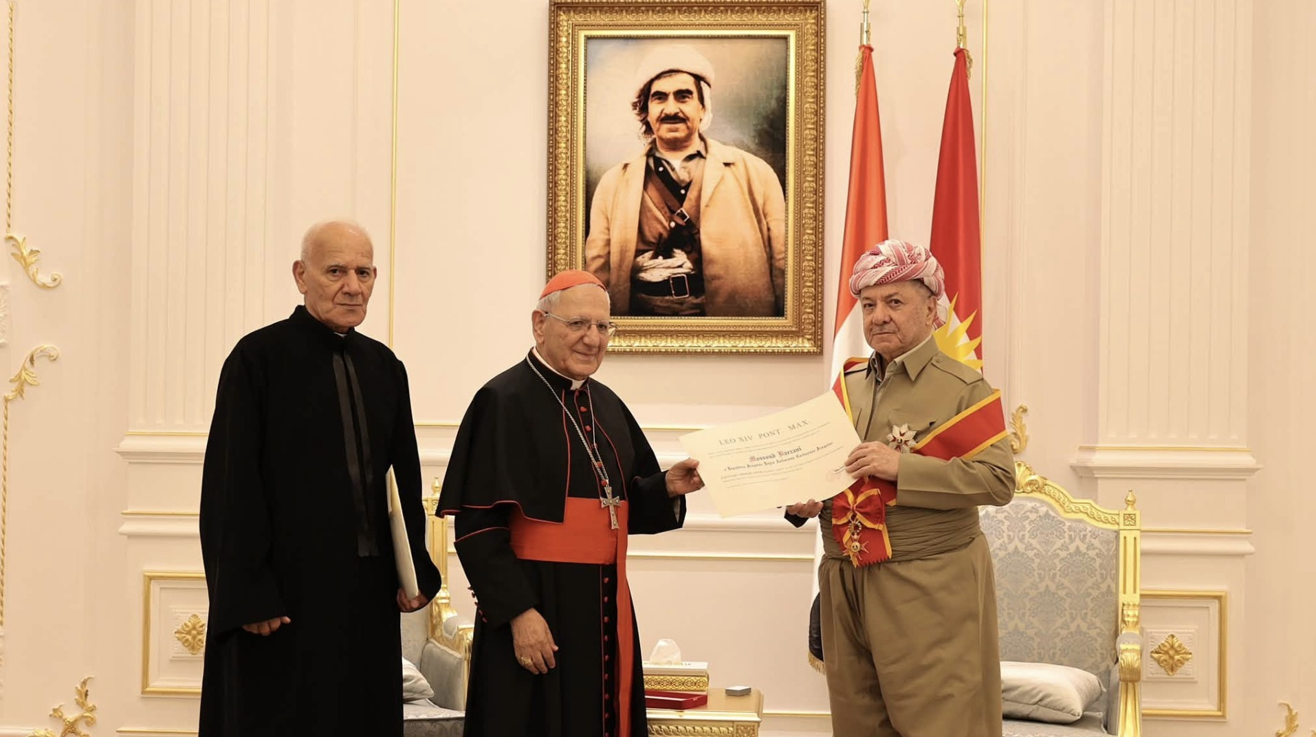 مؤرخ كوردي: الوسام الرفيع من البابا للرئيس بارزاني، تكريم لقرن من النضال الانساني وتعزيز التعايش