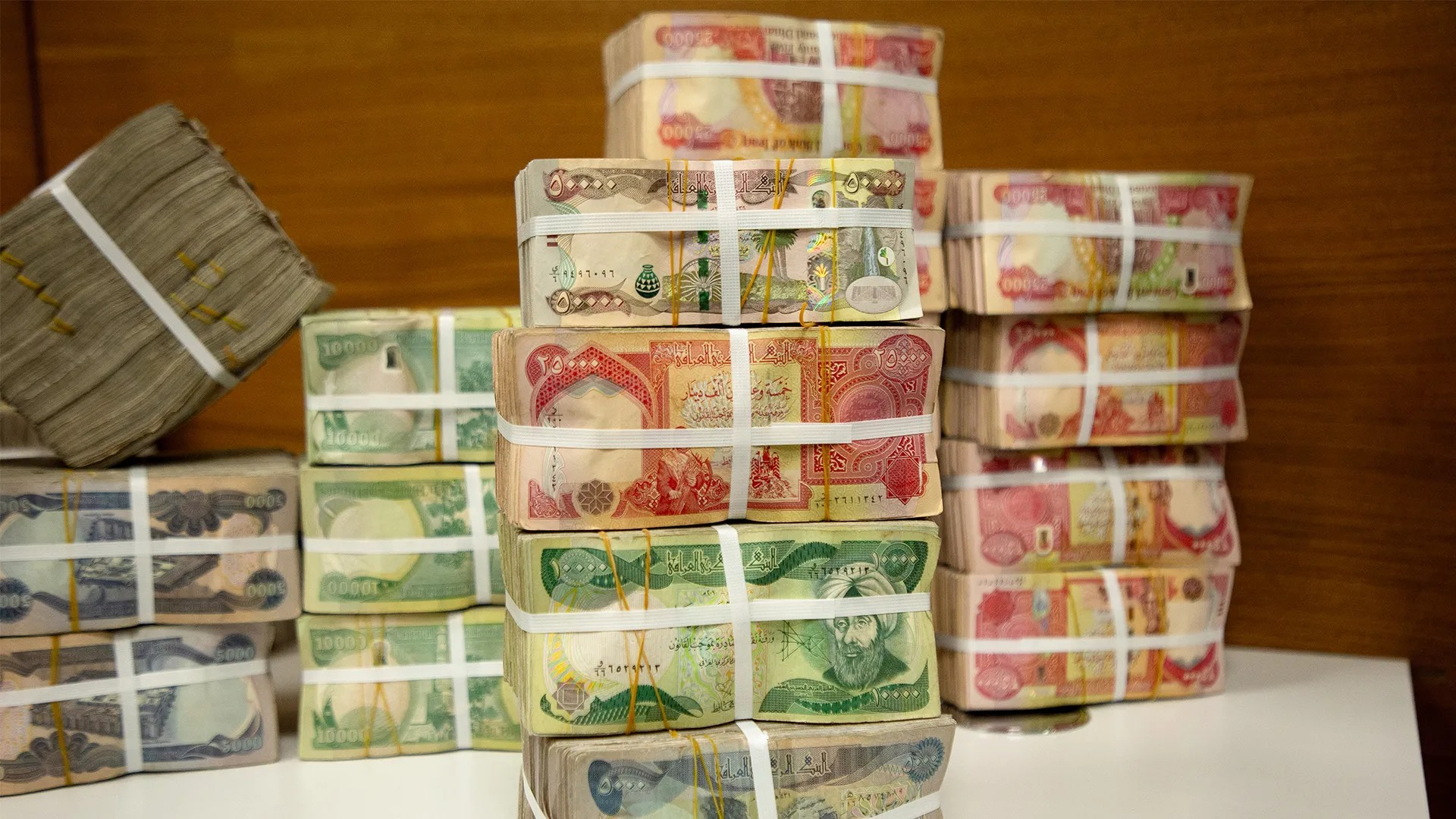 Iraq’s Finance Minister Says Government Salaries Fully Secured Amid August Payment Delays