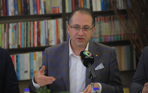 زاگرۆس فەتاح  ئەندامی مەكتەبی سیاسیی پارتی دیموكراتی كوردستان:     ئابووری و بازاڕی هاوبەش بە دروستكردنی بەرژەوەندیی بەردەوامی ڕۆژانە،  بنەمایەكی پتەون بۆ یەكگرتوویی نەتەوەیی و پاراستنی ناسنامەی بەكۆمەڵ