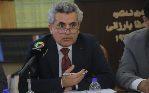 د. ئەمیر سەلیم محەمەد  مامۆستا لە زانكۆی سەڵاحەدین- هەولێر:     ئەگەر لە داهاتوویەكی نزیكدا هەنگاوی كردەیی بۆ یەكخستنی بازاڕی ناوخۆیی نەنرێت، قەوارەی دەستووریی هەرێم ڕووبەڕووی مەترسی دەبێتەوە