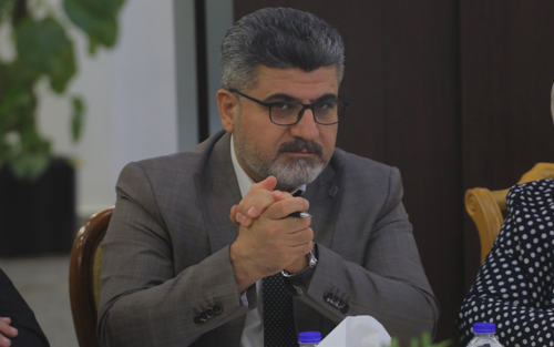 د.جەلال ئەحمەد ئەندامی بازنەی گفتوگۆ:     لەبەرچی ئابووری و بازاڕ بۆ ئـێمەمانان هێشتا نەبوون بەو میكانیزمەی لە پڕۆسەی نەتەوەسازیدا زۆر هیوایان لەسەر هەڵبچنین؟