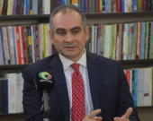 د.حسێن نیازی نوورەدین  ڕاوێژكار بۆ كاروباری ئابووری لە وەزارەتی بازرگانی و پیشەسازی:     ئەگەر لە ئێستاوە ئامادەكاری بۆ قۆناغی پۆست-نەوت نەكرێت، هەرێمی كوردستان ڕووبەڕووی داڕمانی دارایی گەورە دەبێتەوە