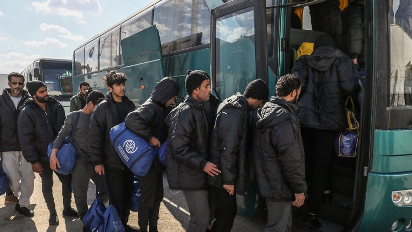 بتوجيه من مسرور بارزاني.. حكومة كوردستان تستكمل إعادة 33 مهاجراً احتُجزوا 8 أشهر في ليبيا