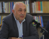 زانا سیزن  پسپۆڕی ئابووری :     داهاتوو بۆ ئەو كۆمەڵگەیانەیە كە توانای گۆڕینی كەرەستەی خاویان بۆ بەهای پیشەسازی هەیە و پێشكەوتنی ئابووری دەكەنە مۆتۆڕی پاراستنی ناسنامە و داهاتووی خۆیان