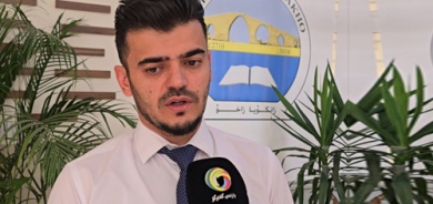 عومەر حامد    ماستەر لە زانستی دارایی لە زاخۆ:  ئابووری و سیاسەت دوو ڕووی یەك دراون، لاوازیی دارایی ڕاستەوخۆ دەبێتە هۆی پاشەكشەی پێگەی سیاسی لە دانوستانەكاندا