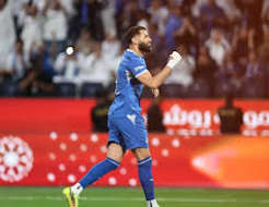 بنزيمة خطط للعودة إلى ليون «بالمجان»