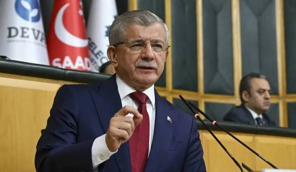 تركيا: استجواب داود أوغلو بتهمة «إهانة الرئيس»