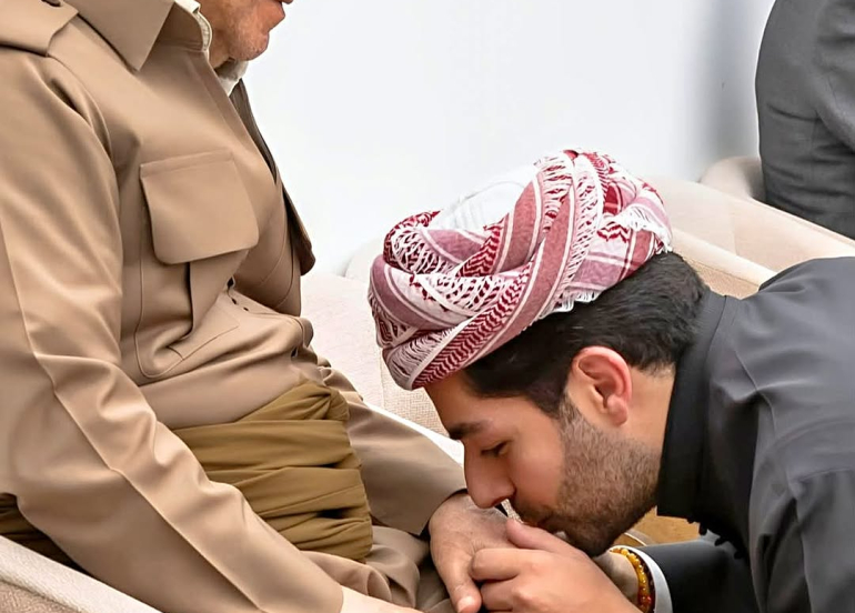 ( دەست‌ ماچکردنی سه‌رۆك لەلایەن ئیدریس نێچیرڤان بارزانیەوە کاتێک ڕێباز دەبێتە ڕەوشت )