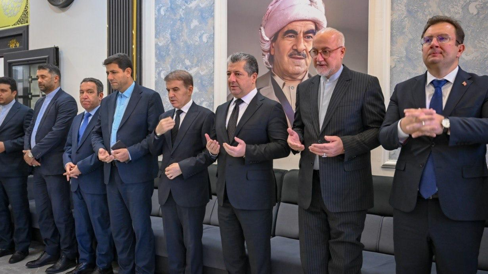 رئيس حكومة إقليم كوردستان يشارك في مجلس عزاء والدة 