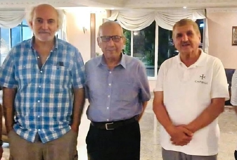 نُبُوءَةٌ على باب الجسر العتيق
