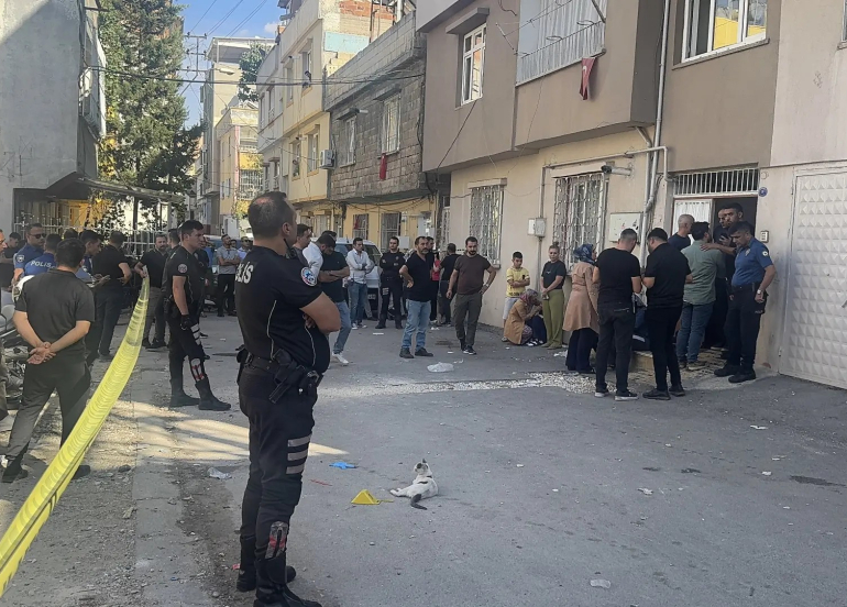 DÎLOK: Zilamekî hevjîna xwe kuşt û 4 kes jî birîndar kirin