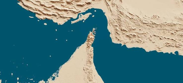 الحرب الإيرانية الأمريكية تخنق مضيق هرمز: تراجع حاد للملاحة وواشنطن تزيد ضغوط الطاقة