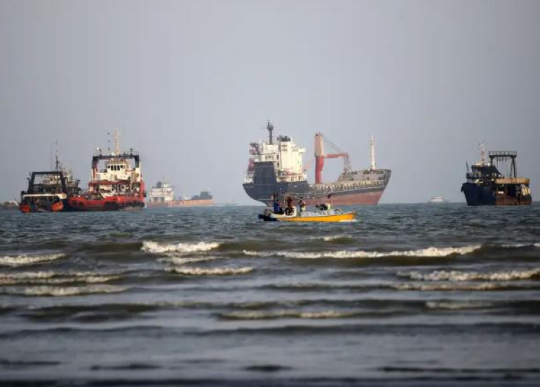 Iran Insists on Conditions for Reopening Strait of Hormuz Despite Trump Rejection