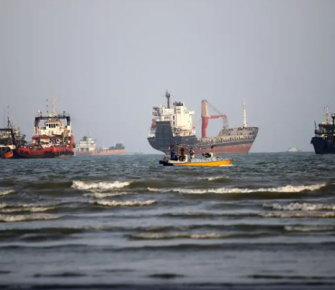 Iran Insists on Conditions for Reopening Strait of Hormuz Despite Trump Rejection