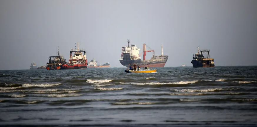 Iran Insists on Conditions for Reopening Strait of Hormuz Despite Trump Rejection
