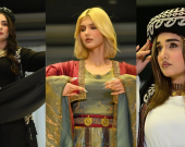 Dîzaynera Kurd Lana Sara Pîranê cilên Kurdan nîşan dan