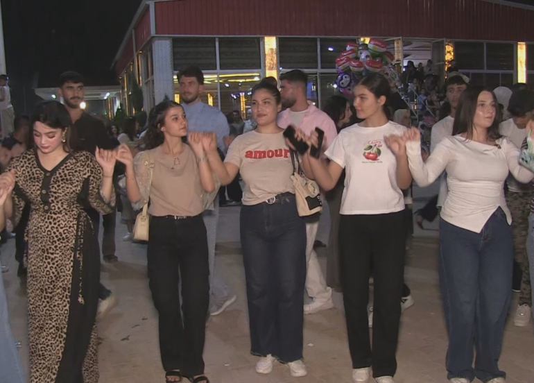 Festîvala Bazara Qamişloyê bi coşeke mezin birêve diçe