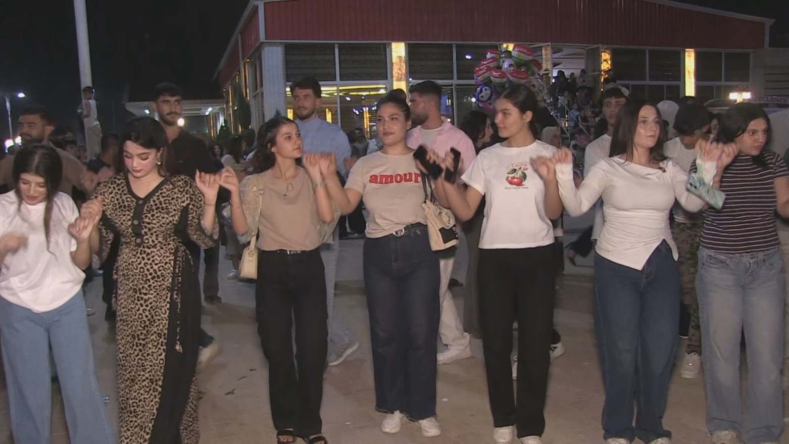 Festîvala Bazara Qamişloyê bi coşeke mezin birêve diçe