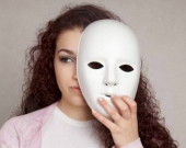 احذرهم في مؤسستك.. علامات تكشف الزميل السيكوباتي خلف قناع النجاح المهني