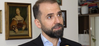 Baban Cefer, çalakvanê siyasî li Silêmaniyê: Paşkotiya siyasî ya diyasporayê ji bo partiyên navxweyî, bûye rêgir li pêşiya berhemanîna teoriyeke hizrî ya serbixwe ji bo qeyrana neteweyî