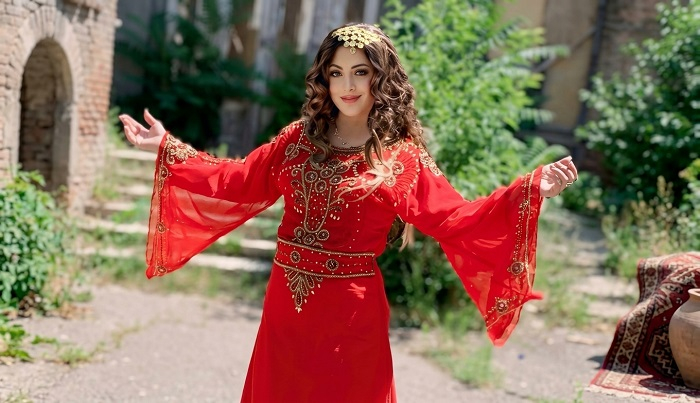 Hunermend Natalia Seyran ji bo «Gulan»: Nûkirina hunerê girîng e, lê girîng e ku ruh û nasnameya Kurdî were parastin