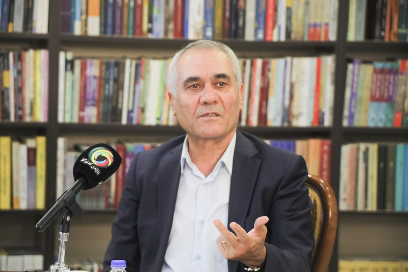 كامران حاجۆ  المثقف والسياسي: إن الخلافات الحزبية والأيديولوجية التي مزقت جسد الأمة في الداخل، قد انتقلت برمتها إلى أوروبا