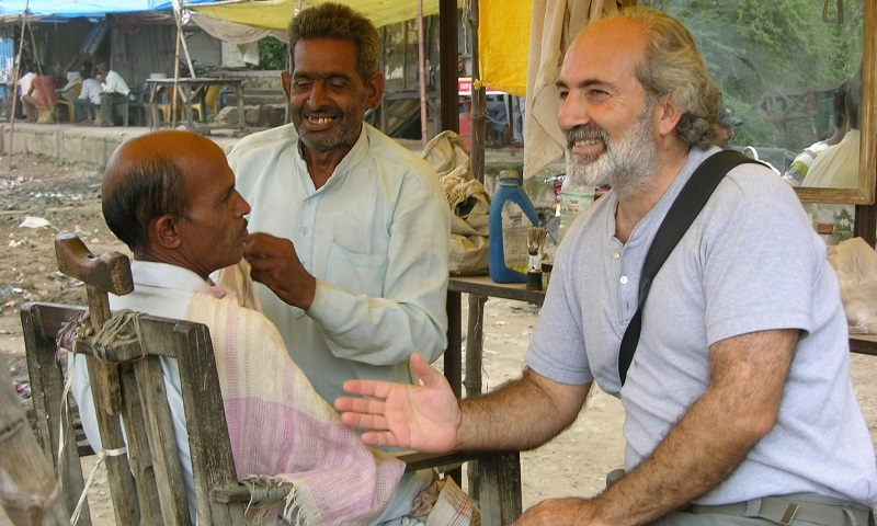 من ادب الرحلات ..من ذكريات الهند.. حين يلتقي أدب الرحلات بموس الحلاقة على قارعة الطريق