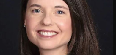 Profesor Lindsay Benstead Rêvebera Navenda Lêkolînên Rojhilata Navîn li Zanîngeha Portland State ji bo Gulanê: Xelk piştgiriya demokrasiyê dike, lê fikarên wan ji kaosê (paşagerdaniyê) wan neçar dike ku serokekî bihêz wekî pêwîstiyeke girîng a qonaxê bibî