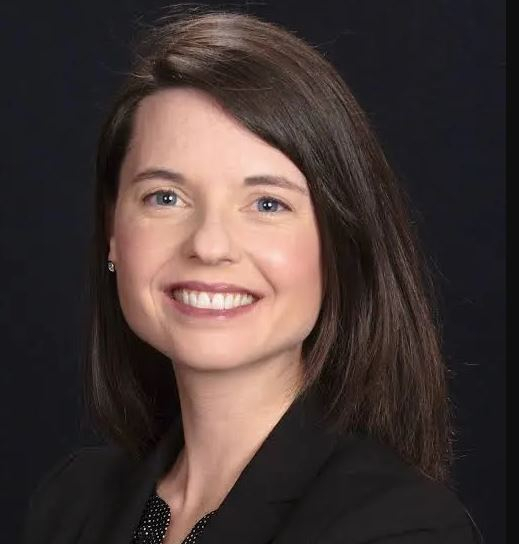 Profesor Lindsay Benstead Rêvebera Navenda Lêkolînên Rojhilata Navîn li Zanîngeha Portland State ji bo Gulanê: Xelk piştgiriya demokrasiyê dike, lê fikarên wan ji kaosê (paşagerdaniyê) wan neçar dike ku serokekî bihêz wekî pêwîstiyeke girîng a qonaxê bibî